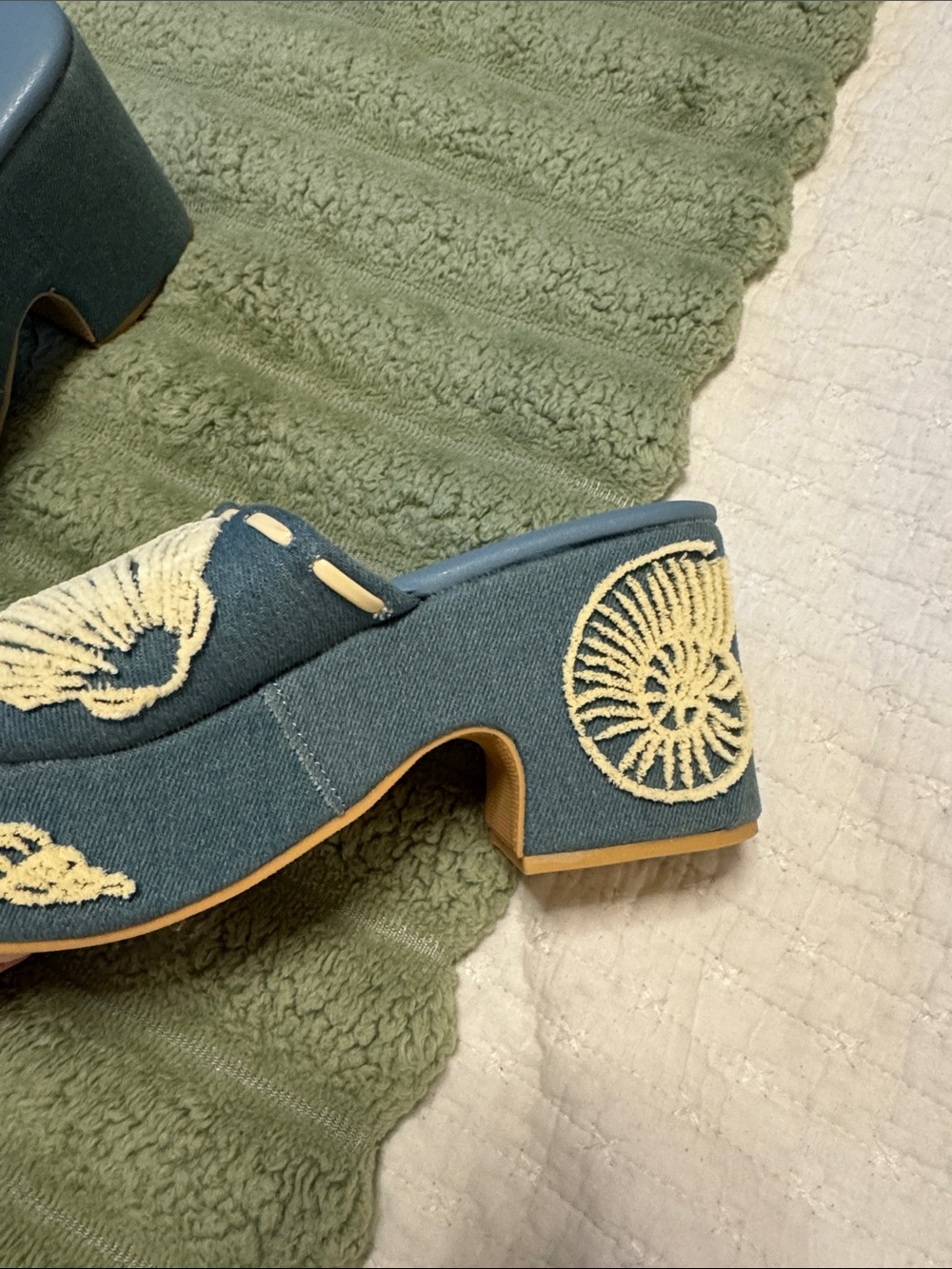 NWOT Anthropologie Blue Canvas Embroidered Shell Mule Slides/heels - Picture 4 of 11